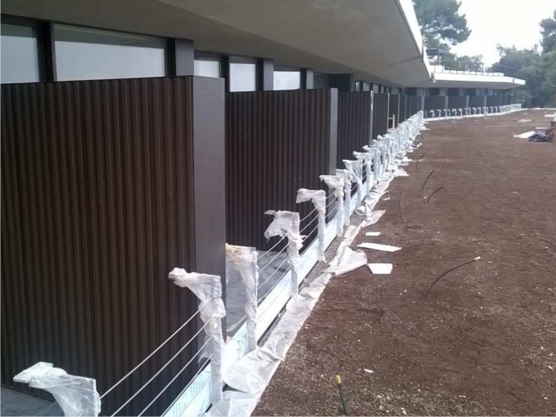 Izvedeno oko 2.000 m2 balkonskih pregrada sa staklo cementnim pločama dimenzija 2,05 x 0,3 m debljine od 14 do 25 mm (sa rebrima) postavljenim na BWM potkonstrukciju ATK 100 + ATK 102 GA i ATK 102 GA 12